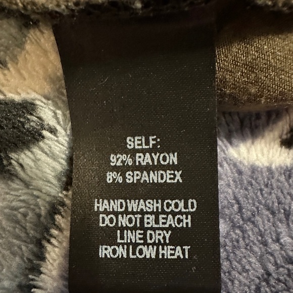 Lulu’s olive green dress. - Picture 4 of 7